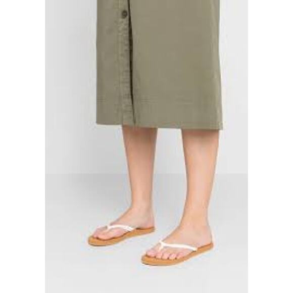 CLEARANCE ROXY Costas Flip Flop in White - Picture 1 of 4